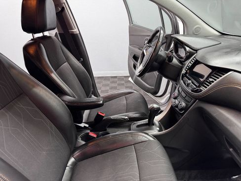 Used 2019 Chevrolet Trax LT w/ LT Convenience Package image 53