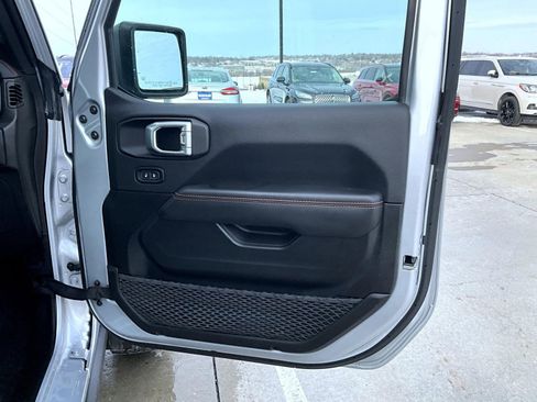 Used 2022 Jeep Gladiator Mojave w/ Cold Weather Group image 17