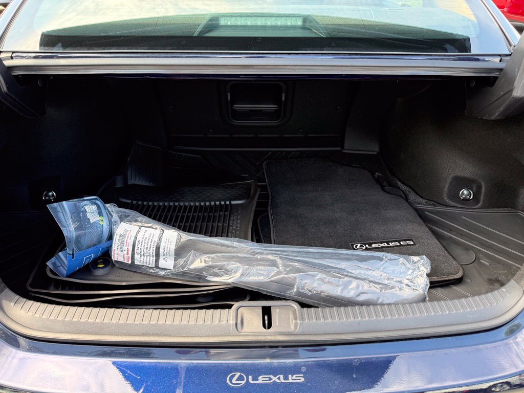 Used 2024 Lexus ES 350 w/ Premium Package FWD image 17