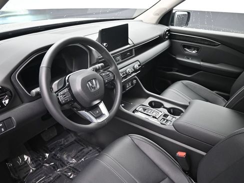 Used 2025 Honda Pilot Elite image 16