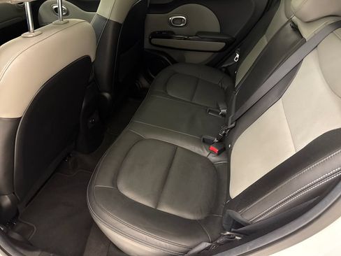 Used 2017 Kia Soul + w/ Primo Package FWD image 17
