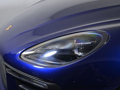 Certified 2023 Porsche Macan AWD/4WD image 24