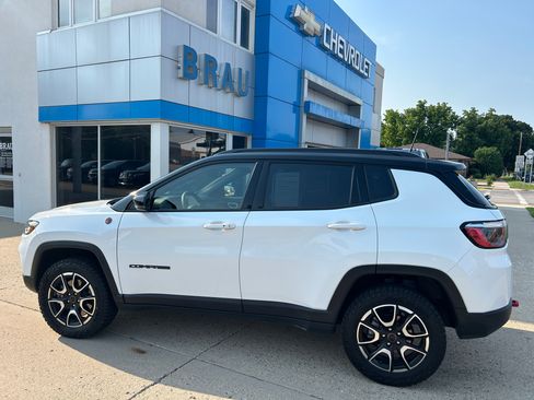 Used 2025 Jeep Compass Trailhawk AWD/4WD image 1