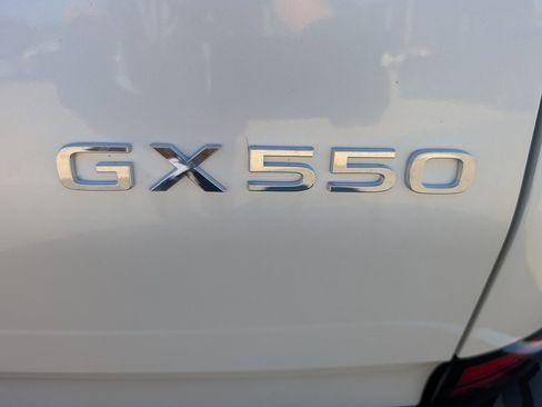 Used 2025 Lexus GX 550 w/ Accessory Package (Z1) image 12
