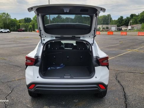New 2026 Chevrolet Trax LS FWD image 11
