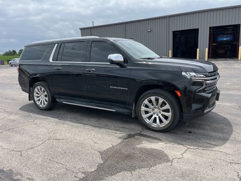 Used 2021 Chevrolet Suburban Premier AWD/4WD image 3