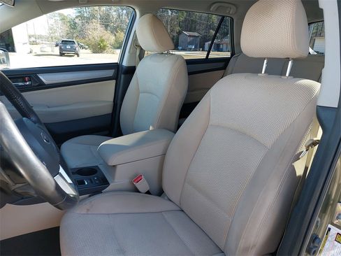 Used 2017 Subaru Outback 2.5i Premium image 12