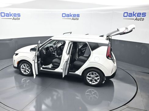 Used 2023 Kia Soul LX w/ LX Technology Package FWD image 56