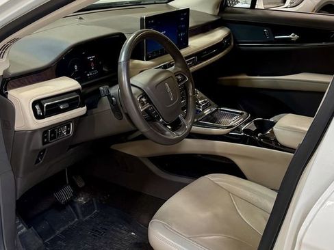Used 2023 Lincoln Nautilus Reserve AWD/4WD image 3