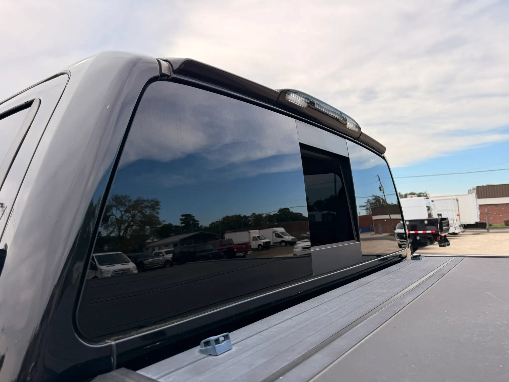 Used 2017 Nissan Titan SL w/ SL Towing Convenience Package RWD image 12