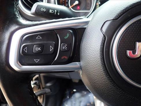 Used 2022 Jeep Wrangler Unlimited Sahara AWD/4WD image 13