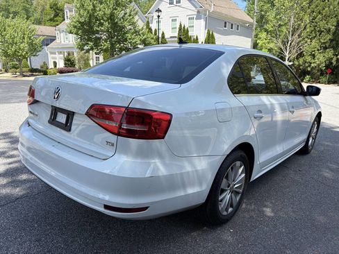 Used 2015 Volkswagen Jetta SE FWD image 4