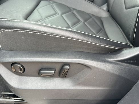 Used 2025 Volkswagen Atlas SE image 12