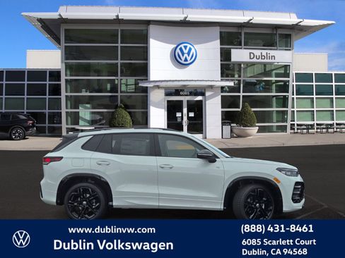 New 2026 Volkswagen Tiguan SE R-Line FWD image 3