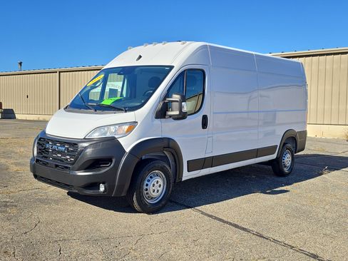 Used 2025 RAM ProMaster 2500 w/ Convenience Group image 2