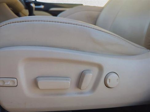 Used 2019 Toyota Highlander XLE image 10