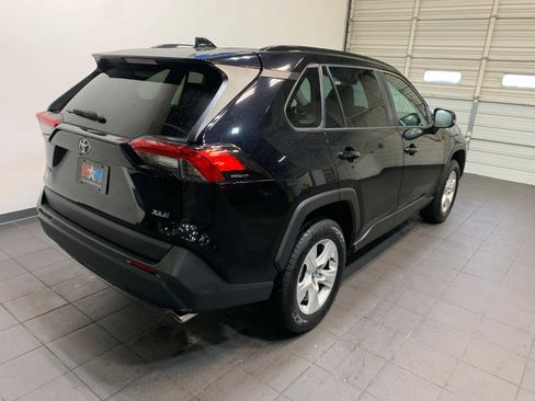 Used 2021 Toyota RAV4 XLE image 3