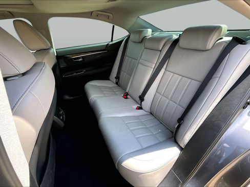 Used 2018 Lexus ES 350 w/ Luxury Package w/Wood Trim FWD image 20