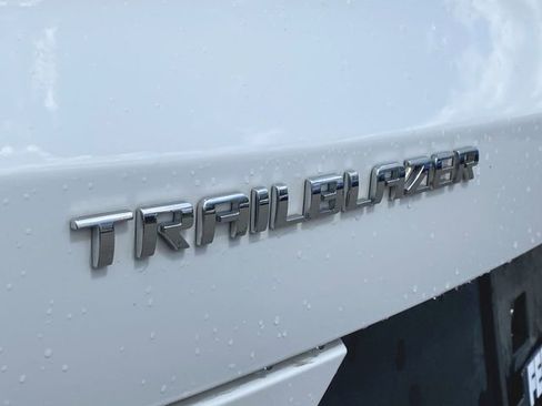 Used 2023 Chevrolet TrailBlazer LT FWD image 12