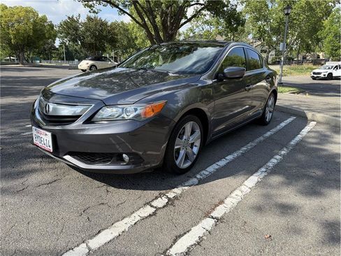 Used 2015 Acura ILX w/ Technology Package FWD image 3