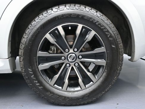 Used 2019 Nissan Armada Platinum w/ Captain's Chairs Package image 11