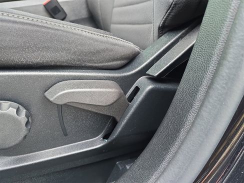 Certified 2021 Ford Edge SE image 15