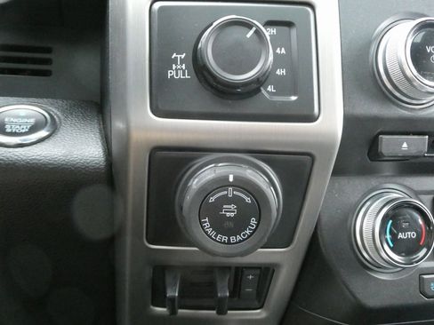 Used 2017 Ford F150 Platinum w/ Equipment Group 701A Luxury image 11