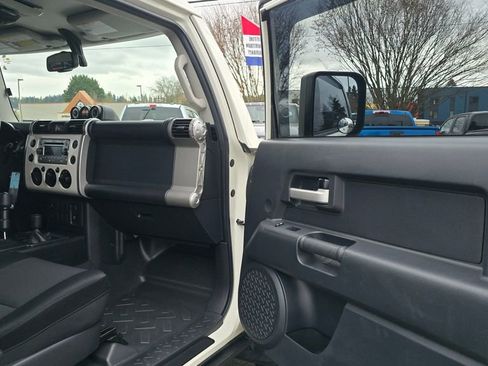 Used 2014 Toyota FJ Cruiser 4WD w/ Convenience Package image 10