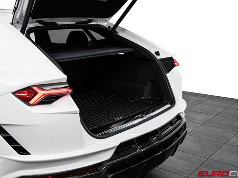 Used 2024 Lamborghini Urus Performante AWD/4WD image 20