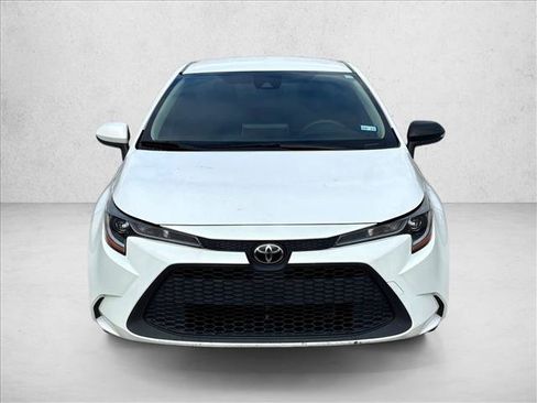 Used 2020 Toyota Corolla LE image 2
