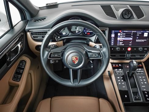 Used 2026 Porsche Macan AWD/4WD image 16