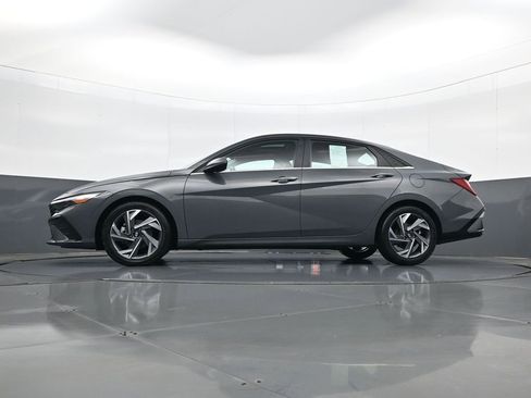 Certified 2025 Hyundai Elantra Limited w/ Cargo Package image 28