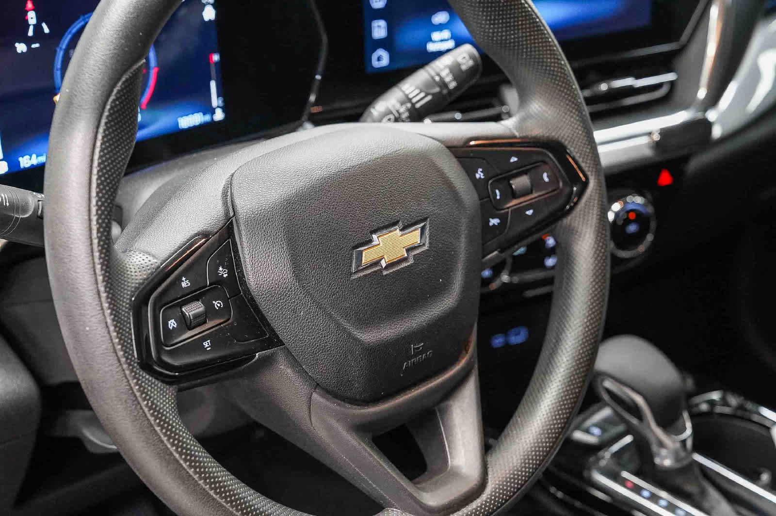 Used 2025 Chevrolet Trax LT FWD image 20