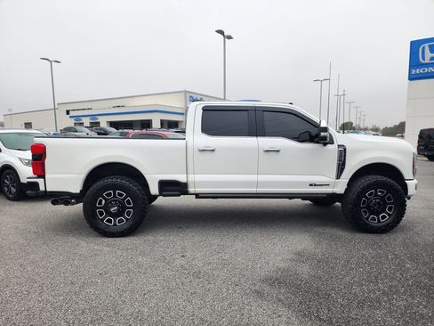 Used 2024 Ford F250 Platinum w/ FX4 Off-Road Package image 3