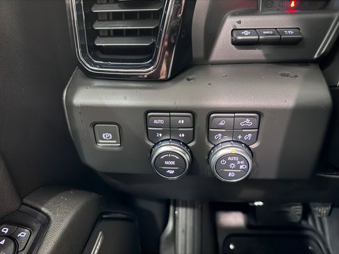 Certified 2022 GMC Sierra 1500 AT4 w/ AT4 Premium Package image 25