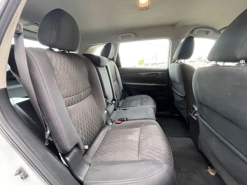 Used 2019 Nissan Rogue S image 14