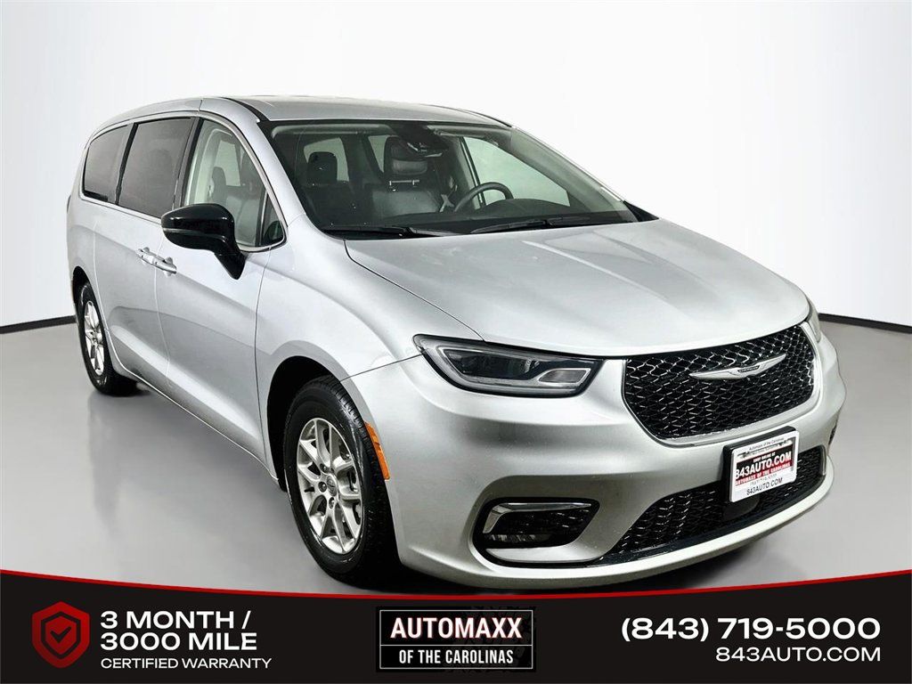 Used 2024 Chrysler Pacifica Touring-L FWD image 1