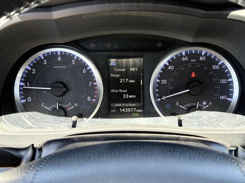 Used 2019 Toyota Highlander Plus FWD image 11