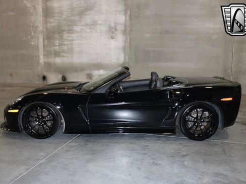 Used 2013 Chevrolet Corvette 427 w/ 1SB Preferred Equipment Group image 2