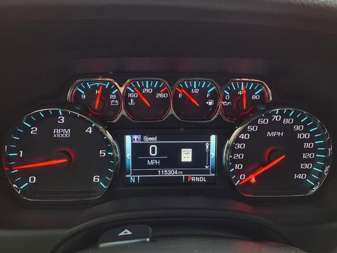 Used 2018 Chevrolet Suburban LT w/ LT Signature Package image 20