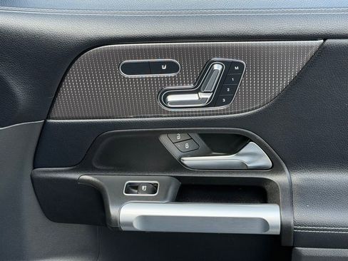 Used 2023 Mercedes-Benz GLB 250 w/ Premium Package image 36
