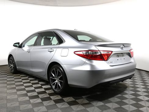 Used 2016 Toyota Camry XSE w/ Moonroof Package FWD image 9