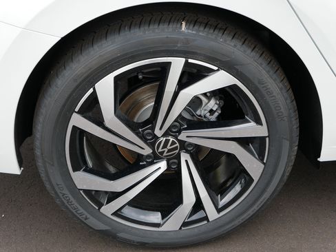 New 2025 Volkswagen Jetta SEL image 5