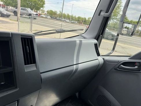 Used 2020 Isuzu NPR RWD image 36