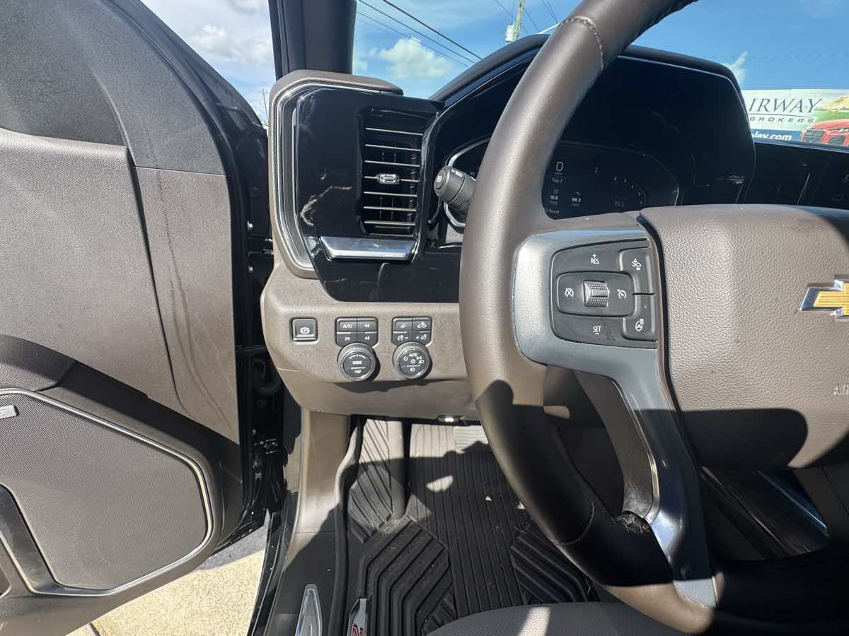 Used 2026 Chevrolet Silverado 1500 LTZ AWD/4WD image 14