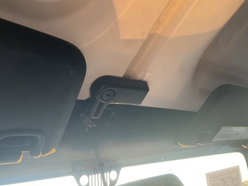 Used 2014 Jeep Wrangler Unlimited Sahara image 14