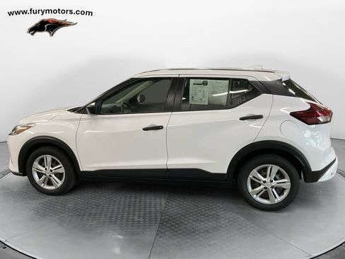 Used 2022 Nissan Kicks S image 6