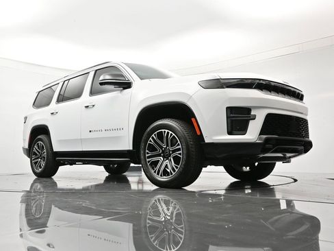 New 2026 Jeep Grand Wagoneer 4WD w/ Premium Group I image 39