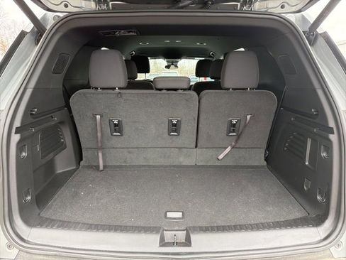 Used 2026 Chevrolet Traverse LT w/ Midnight/Sport Edition image 12
