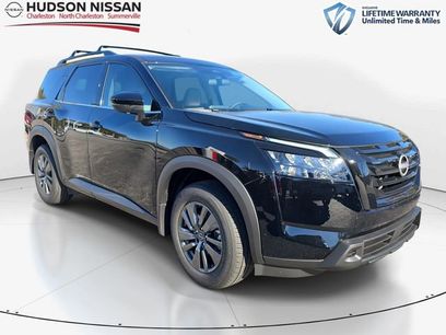 New 2025 Nissan Pathfinder SV w/ Black Appearance Package